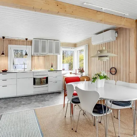 3 Bedroom Awesome In Holiday home *