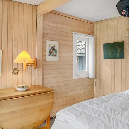 3 Bedroom Awesome In Holiday home *