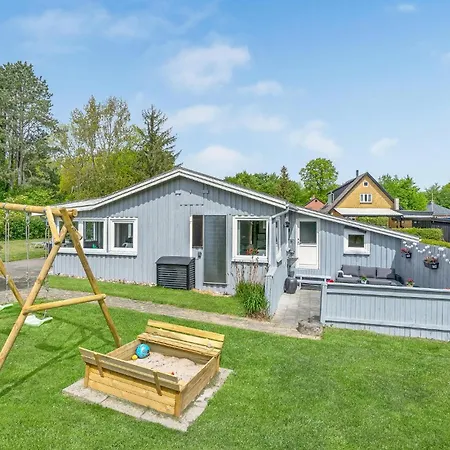 Holiday home 3 Bedroom Awesome In